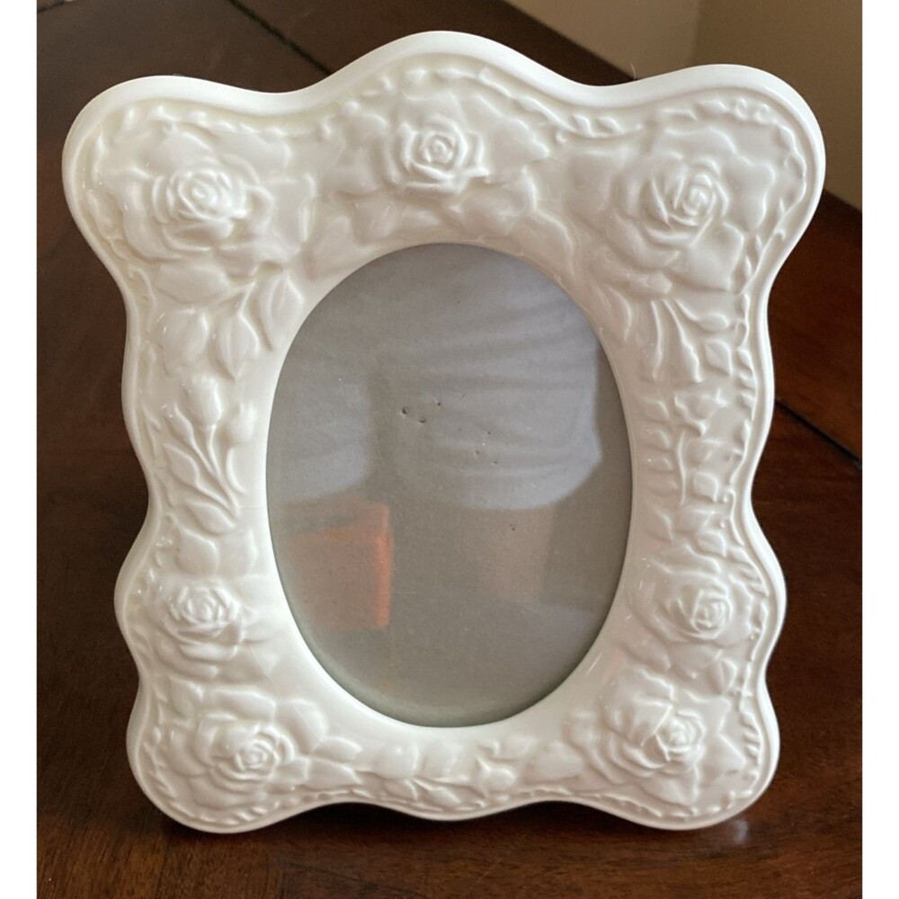 Vintage Terragraphics White Ceramic Picture Photo Frame Oval 6"x7" outer frame